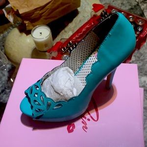 Brand New Pin up couture Bella 30 Heels.